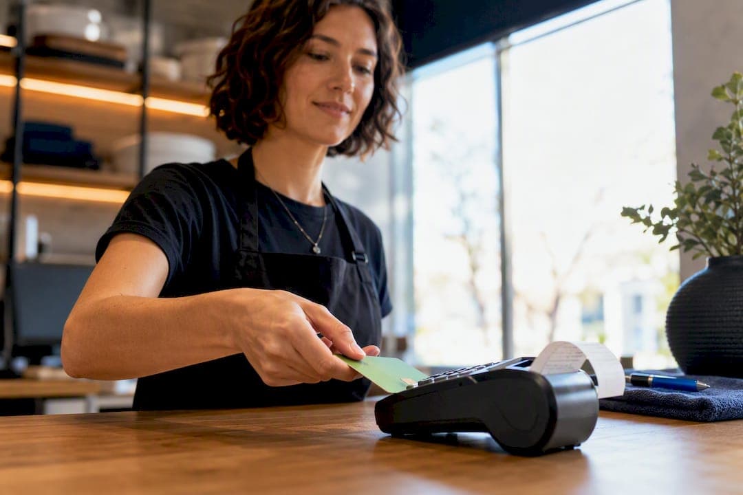 Avoid State Bans: Surcharge vs Cash Discount for U.S. Merchants
